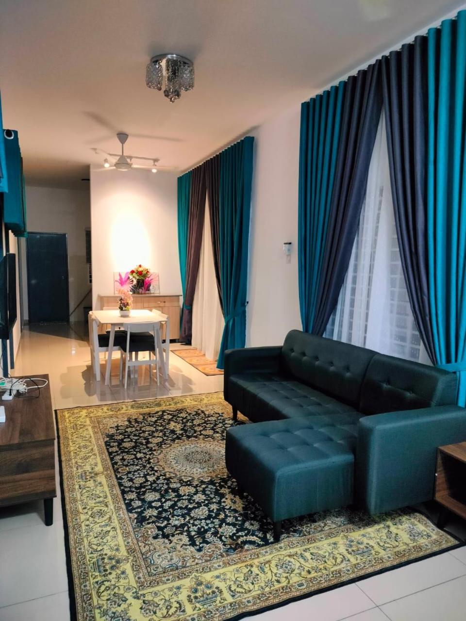Aiman'S Rose Homestay Teluk Panglima Garang Екстериор снимка