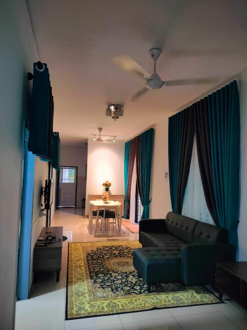 Aiman'S Rose Homestay Teluk Panglima Garang Екстериор снимка